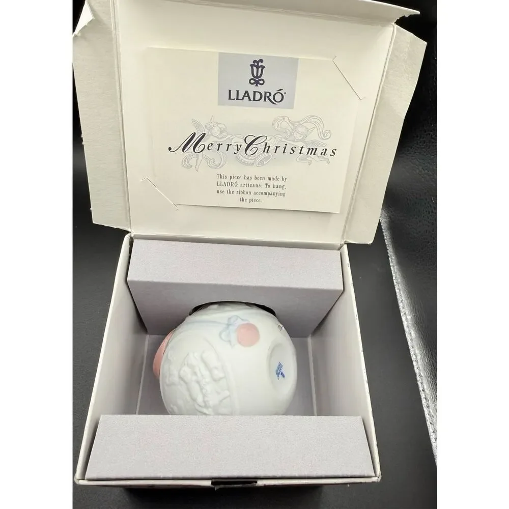 Lladró 1996 Annual Christmas Ball Porcelain Ornament .